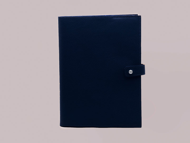couverture en cuir bleu marine de cahier A5 fabriquée en France
